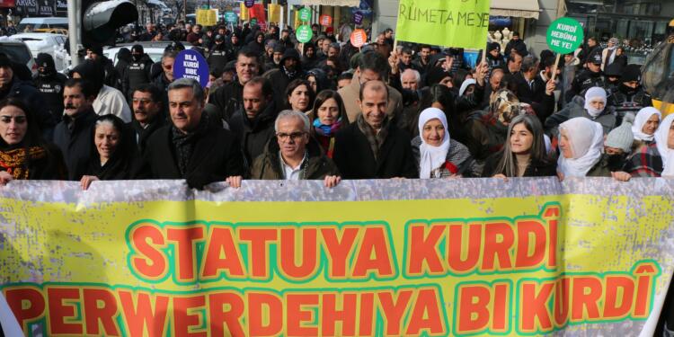 Wan’da irade gaspına karşı yürüyüş yapıldı