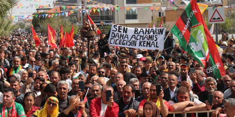 Newroz alanları Abdullah Öcalan’ın çağrısını işaret etti