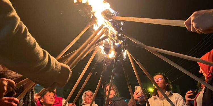 Newroz kutlamaları gece boyunca sürdü