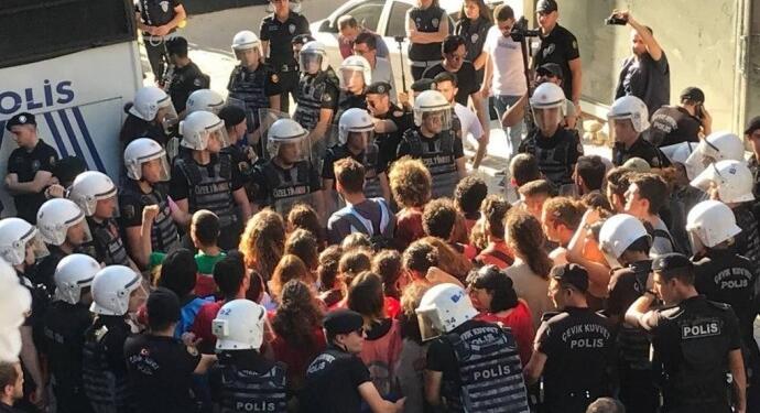 Pirsûs anmasına katılan gençlerin davası ertelendi