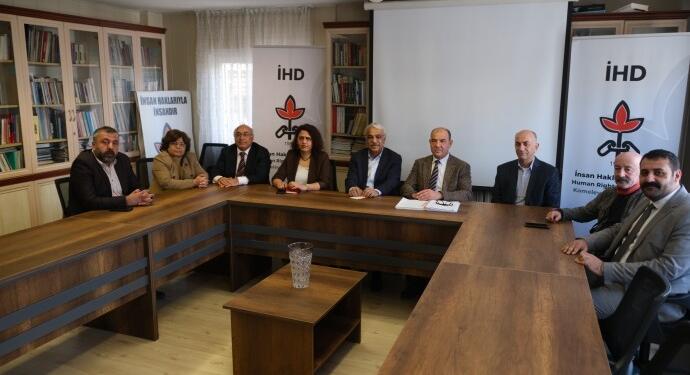 DEM Parti’den İHD’ye ‘çağrı’ ziyareti