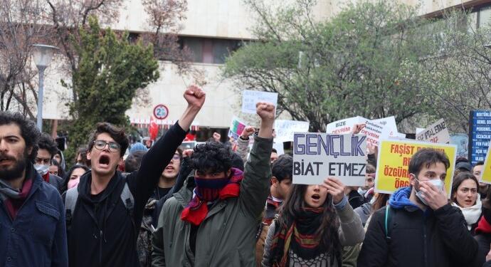 DDM hedef gösterdi; öğrencilerin duyuru hesapları engellendi