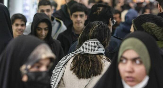 İran zorunlu başörtüsü yasasında değişiklik yapacak