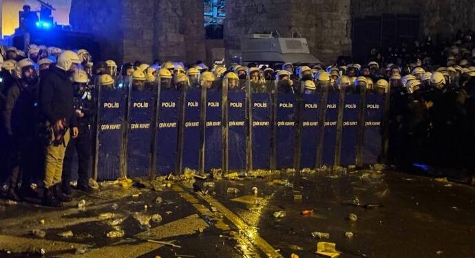 İçişleri Bakanı: 97 kişi gözaltına alındı