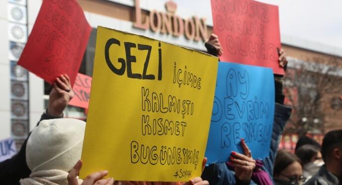 Öğrencilerden İmamoğlu protestosu