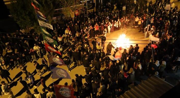 Pek çok kentte Newroz ateşi yakıldı