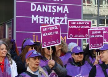 Kadınlar grev ve şölenle mücadeleyi büyütüyorlar