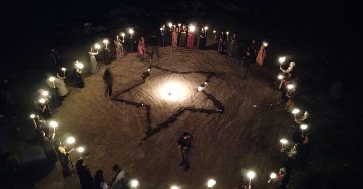 Wan’da kadınlar Newroz ateşini yaktı