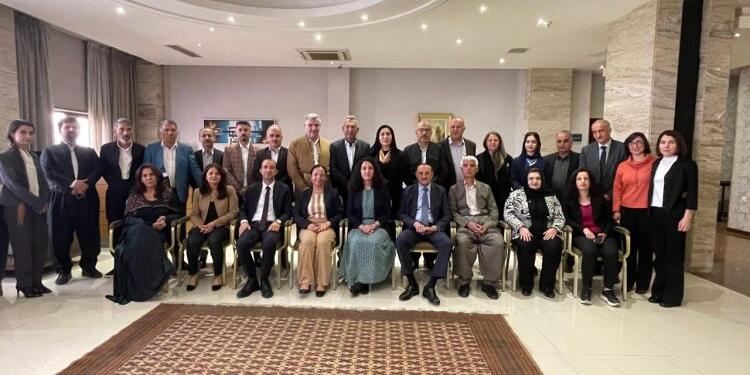 DEM Parti ve DBP heyeti KNK ile görüştü