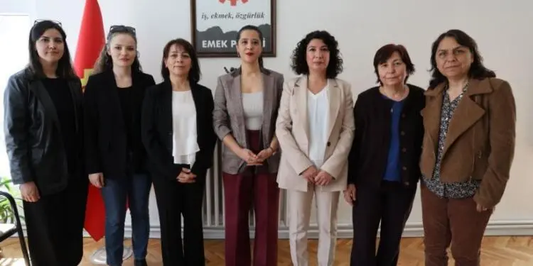 DEM Parti Kadın Meclisi EMEP ile bir araya geldi