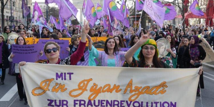 Avrupa’da 8 Mart coşkusu: Jin jiyan azadî