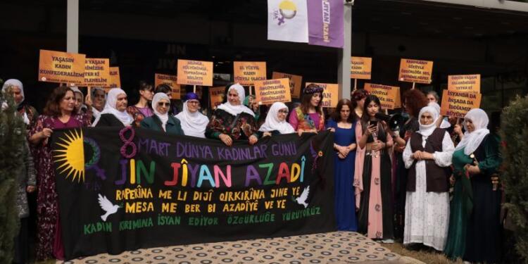 TJA, İzmir’de yöresel Kürt kadın kıyafetlerini sergiledi