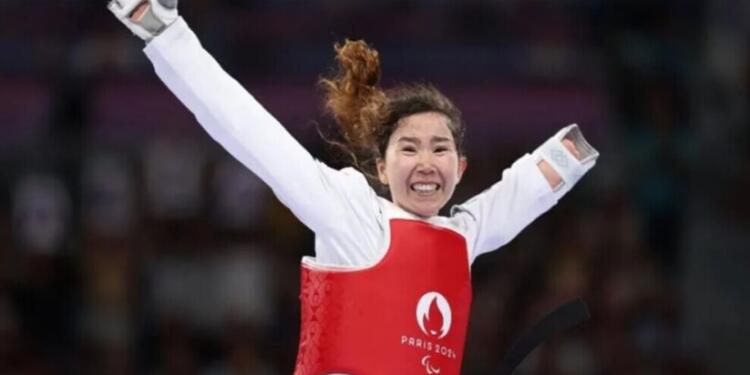 Taliban’ın spordan men ettiği Zakia Khodadadi’ye ödül