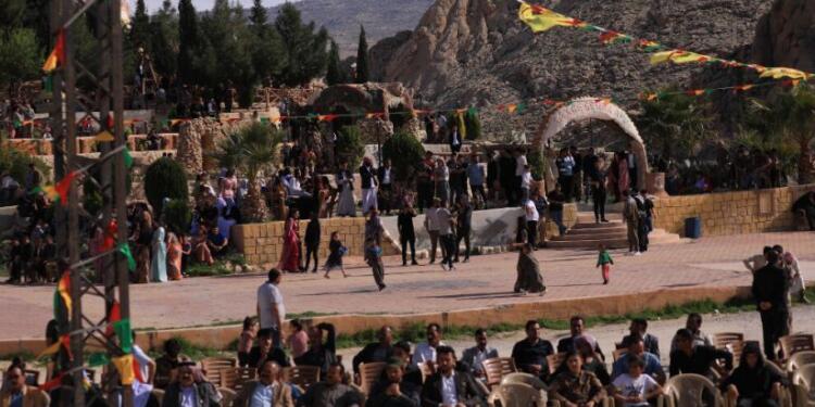 Şengal Dağı’nda Newroz ateşi yakıldı