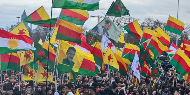 Newroz finali Frankfurt’ta yapıldı: Öcalan’ın özgürlüğü damga vurdu