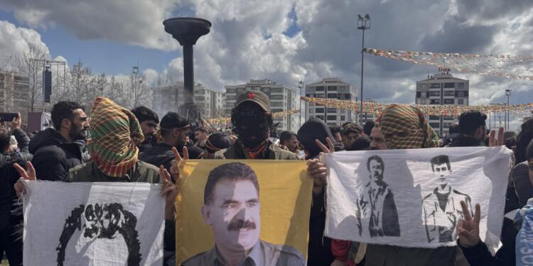 Fotoğraflarla 2025 Amed Newrozu: Abdullah Öcalan’a özgürlük