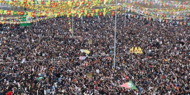 Fotoğraflarla 2025 Amed Newrozu: Abdullah Öcalan’a özgürlük