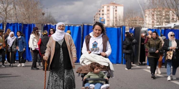 Fotoğraflarla 2025 Amed Newrozu: Abdullah Öcalan’a özgürlük