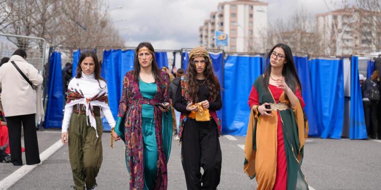 Fotoğraflarla 2025 Amed Newrozu: Abdullah Öcalan’a özgürlük