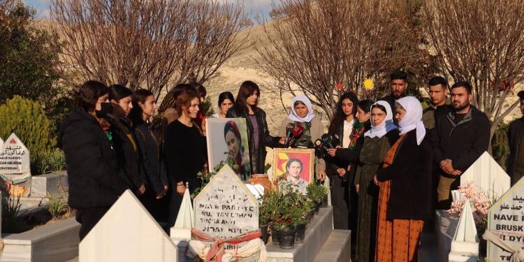 Gazeteci Nujiyan Erhan mezarı başında anıldı