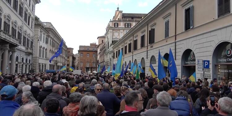 Trump Brüksel ve Roma’da protesto edildi