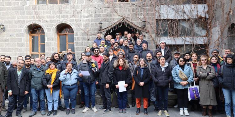 Sanatçılar: Rolümüzü oynayacağız