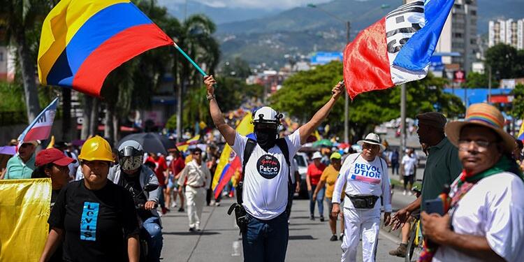 Kolombiya’da Petro’ya destek yürüyüşü