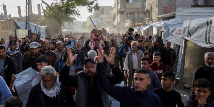 Gazzeliler ‘Hamas dışarı’ sloganıyla yürüdü