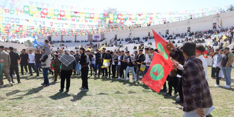 Newroz alanları Abdullah Öcalan’ın çağrısını işaret etti