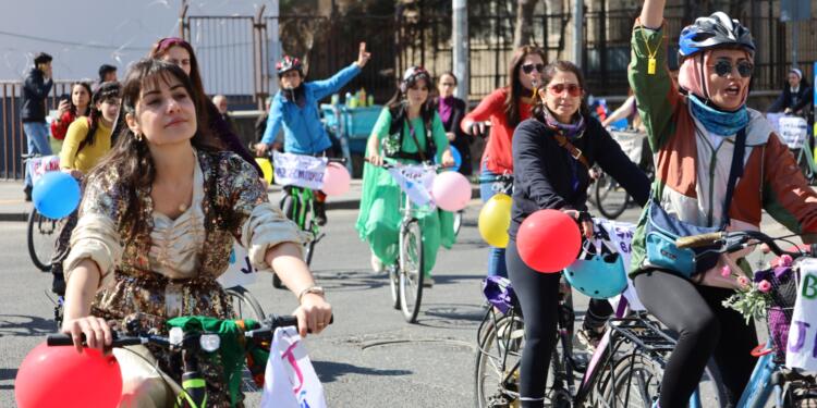 Amed’te kadınlar 8 Mart için pedal çevirdi
