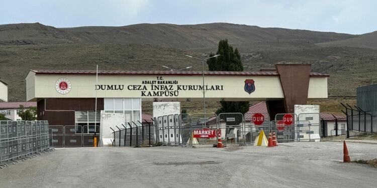 Tutsaklara kitap vermemek için binbir gerekçe