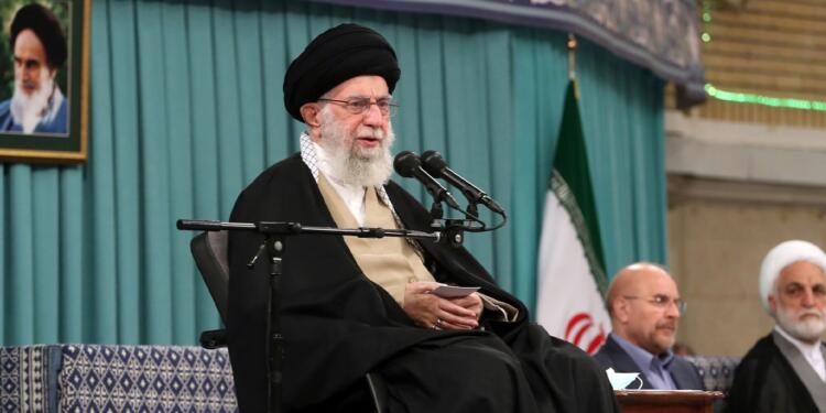 Hamaney: İran dayatmaları kabul etmeyecek