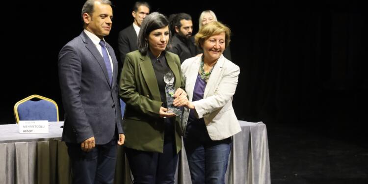 DFG’ye verilen ödül katledilen gazetecilere adandı