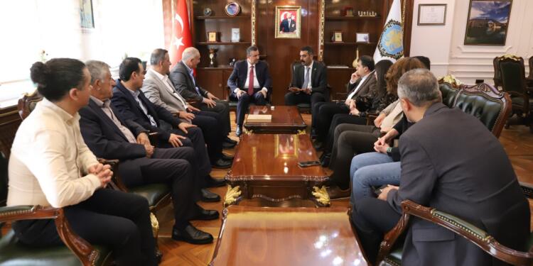 Silemaniyê Valisinden DEM Parti ve belediyeye Newroz ziyareti