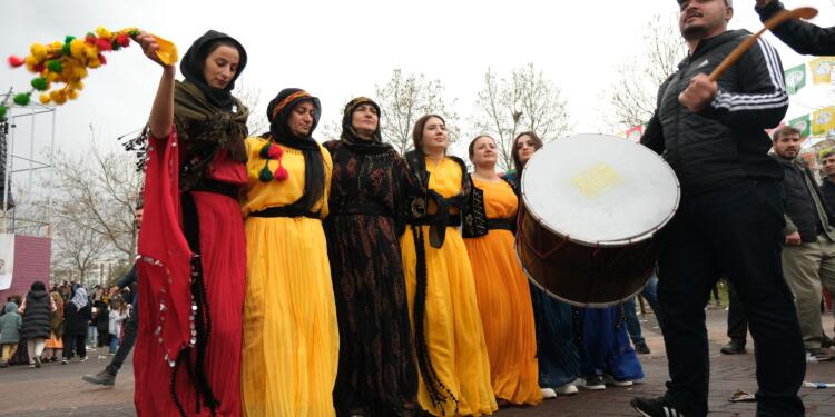 Fotoğraflarla 2025 Amed Newrozu: Abdullah Öcalan’a özgürlük