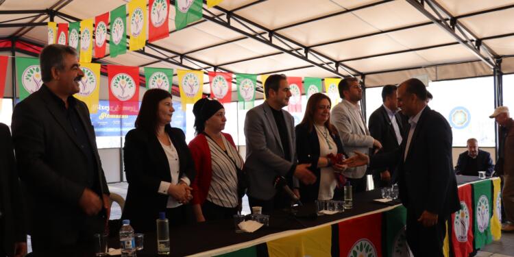 DEM Parti, Amed halkı ile Şêx Seîd Meydanı’nda bayramlaştı