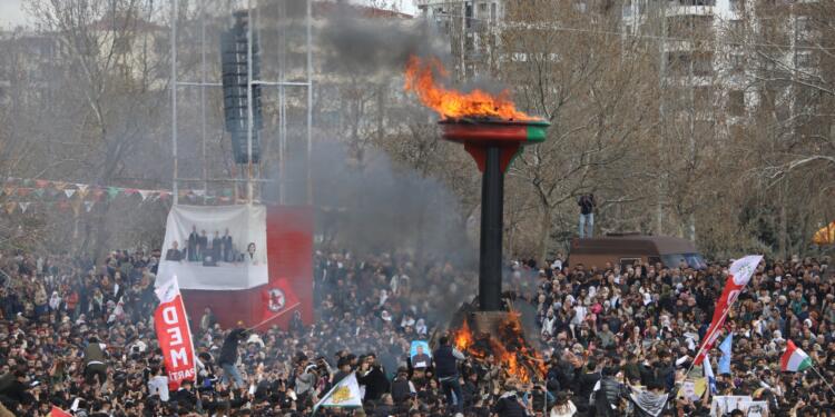 Özgür Özel’den Amed Newrozu’na mesaj: Türkiye’yi birlikte inşa edeceğiz