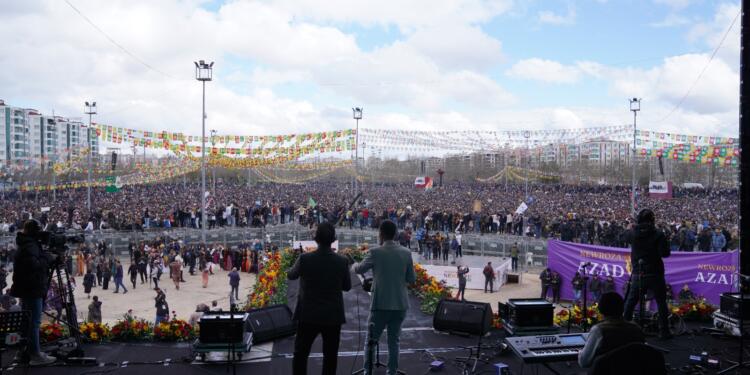 Fotoğraflarla 2025 Amed Newrozu: Abdullah Öcalan’a özgürlük