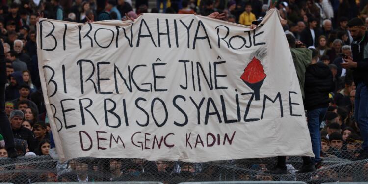 Fotoğraflarla 2025 Amed Newrozu: Abdullah Öcalan’a özgürlük