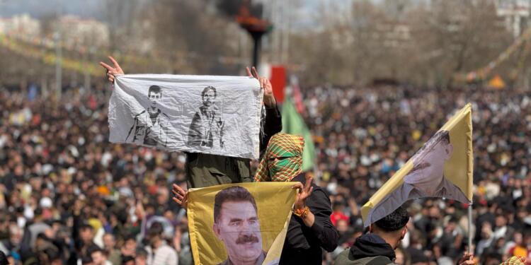 Fotoğraflarla 2025 Amed Newrozu: Abdullah Öcalan’a özgürlük