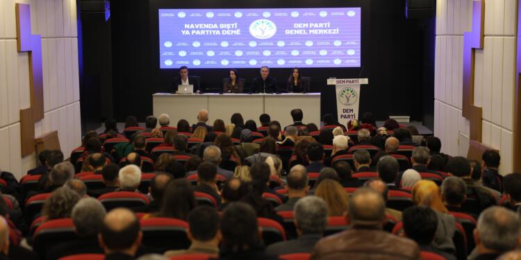 DEM Parti vekil ve belediye eşbaşkanları toplandı