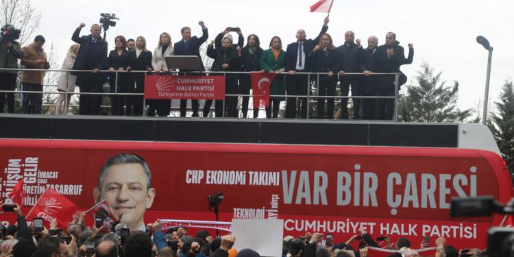 CHP Genel Merkezi önünde nöbet eylemi başlatıldı