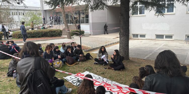 Dekan tehdit etti, özel güvenlik öğrencilere saldırdı