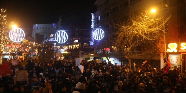 Hacettepe Üniversitesi öğrencilerinden yürüyüş