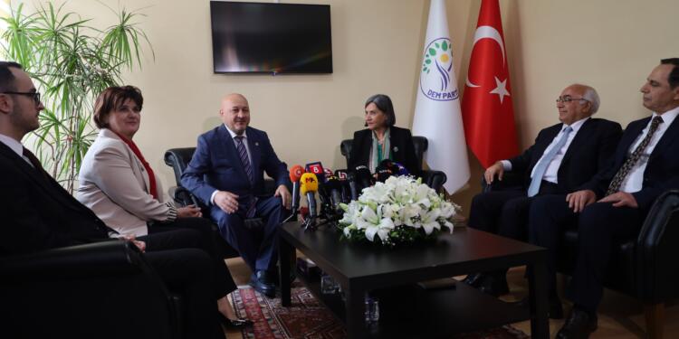 DEM Parti ve AKP bayramlaştı: Çağrı toplumda karşılık buldu