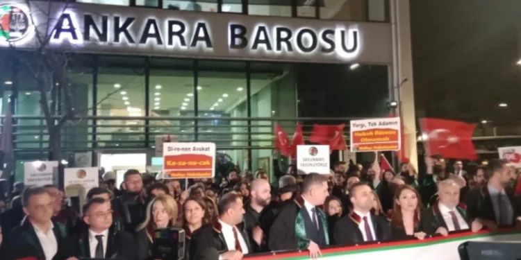 Ankara Barosu’ndan kitlesel yürüyüş: Meslek onuru için mücadele edeceğiz