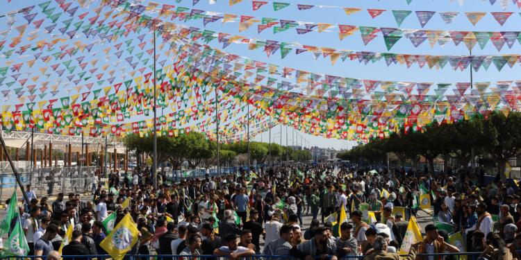 Newroz alanları Abdullah Öcalan’ın çağrısını işaret etti
