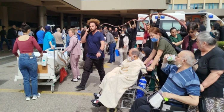 Akdeniz Hastanesi’nde yangın: Hastalar tahliye edildi