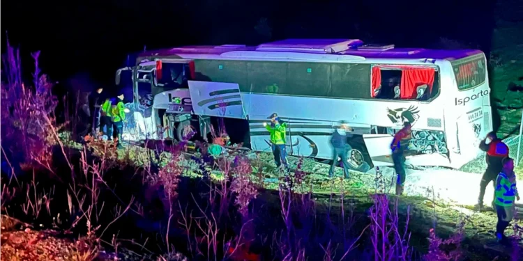 Aydın’da yolcu otobüsü devrildi: 1 ölü, 26 yaralı