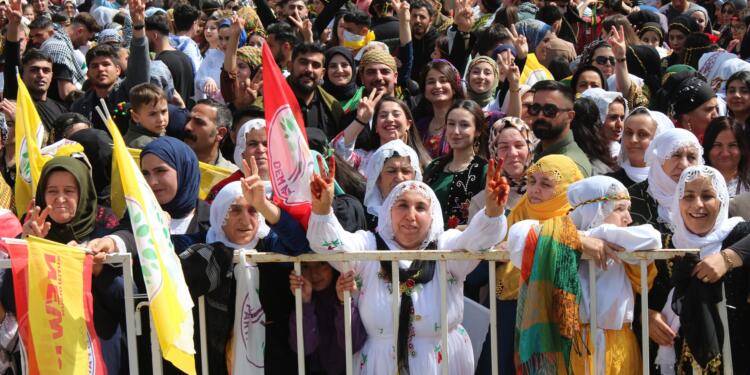 Newroz alanları Abdullah Öcalan’ın çağrısını işaret etti